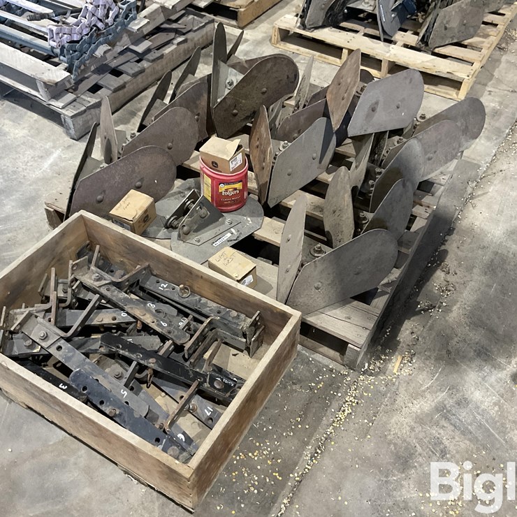 Hiniker 16 Row Hiller/Ridger Attachments