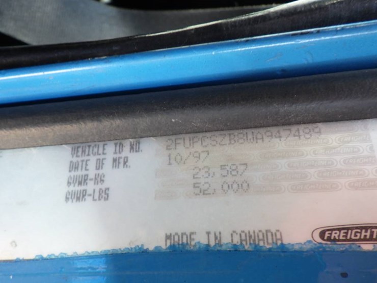 1998-freightliner-fld120-classic-image-23