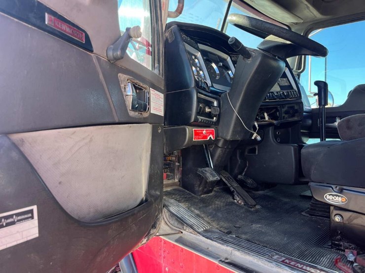 2010-kenworth-t800-image-16