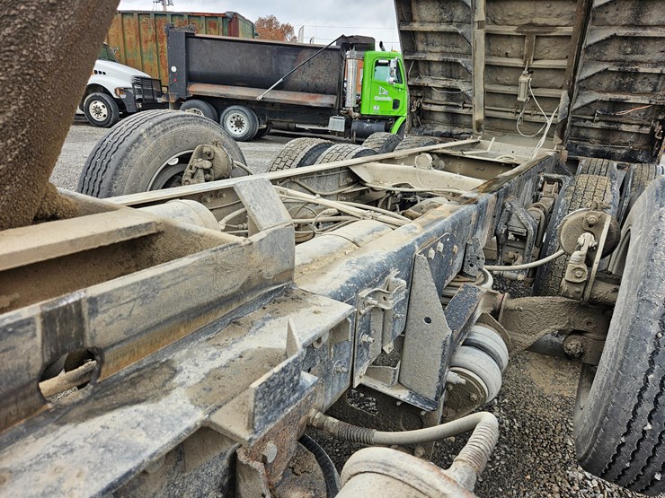 freightliner-columbia-120-image-52