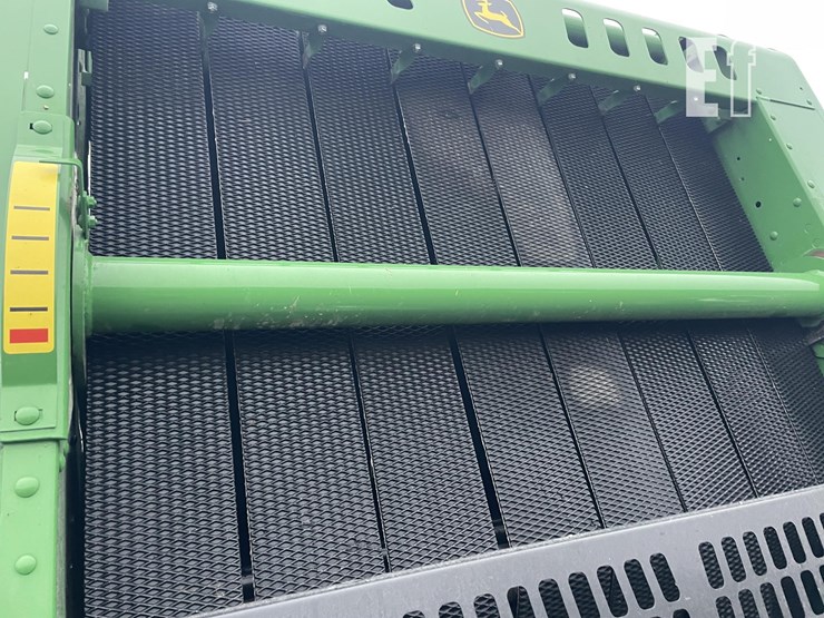 2022-john-deere-560m-image-30