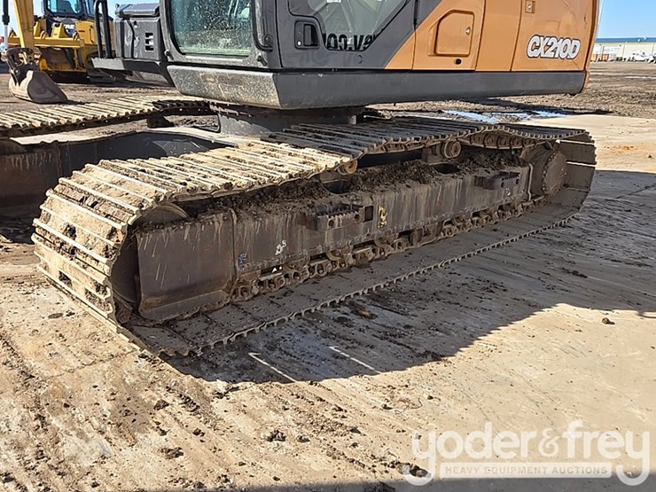 2021-case-cx210-lc-image-14