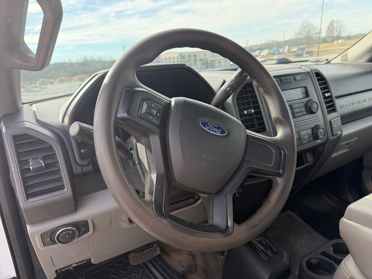 2018-ford-f350-xl-image-17