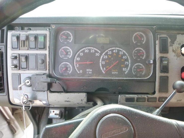 freightliner-fl70-image-14