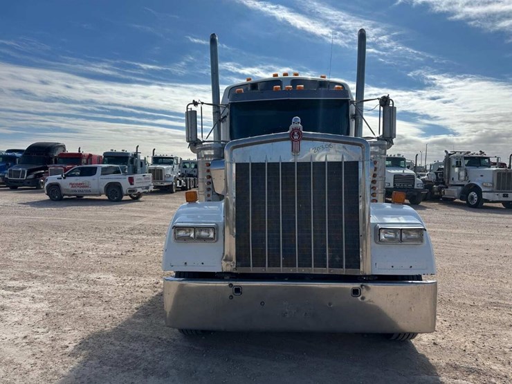 2007-kenworth-w900b-image-2