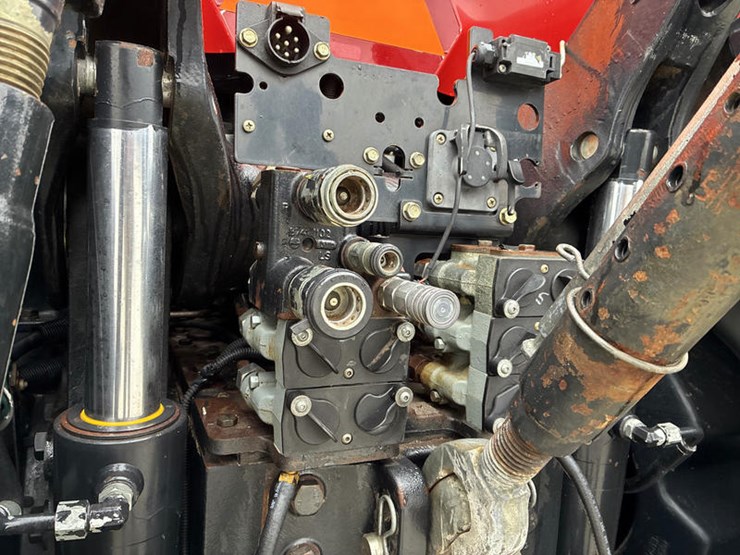 case-ih-magnum-245-image-28