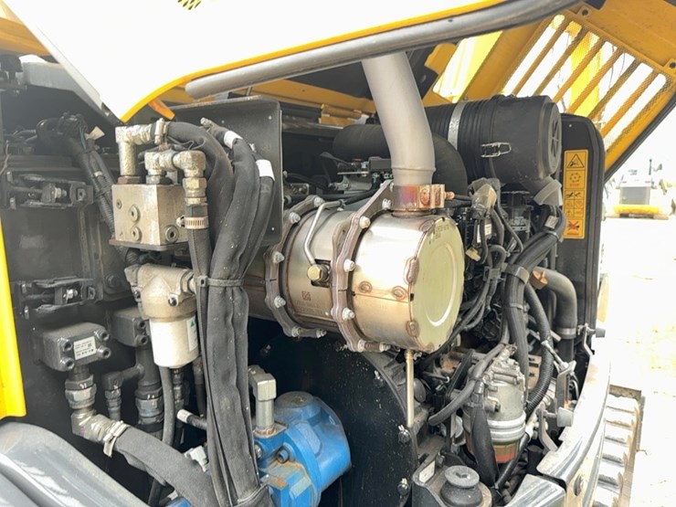 new-holland-e60c-image-16