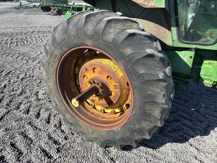 john-deere-4520-image-42