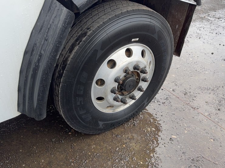 caterpillar-10-image-4