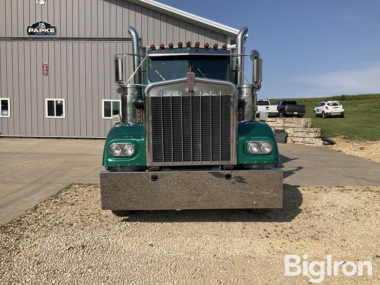 kenworth-w900-image-2