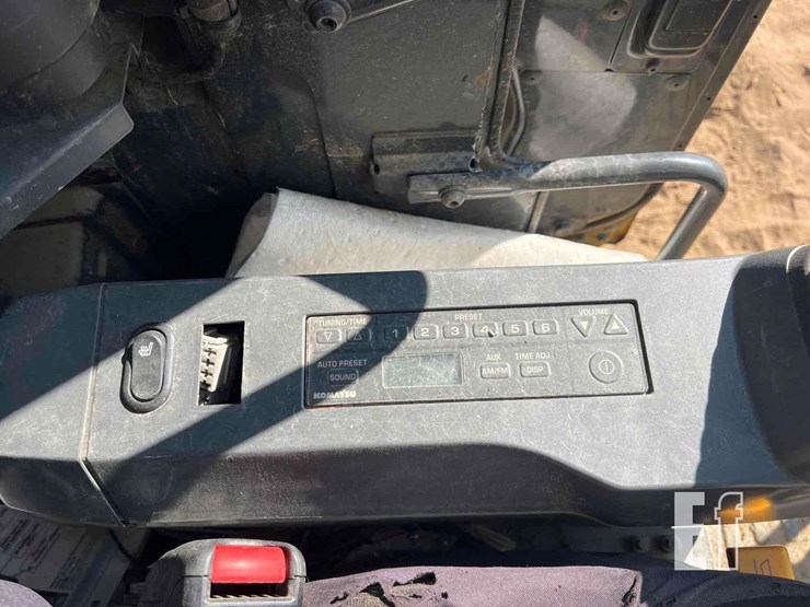 2014-komatsu-pc138us-10-image-42