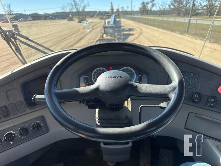 2014-volvo-a25g-image-24