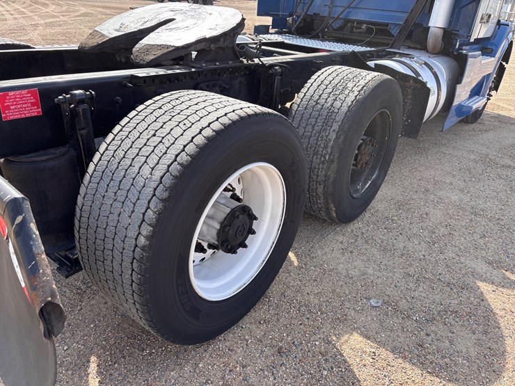 volvo-vnl64t300-image-6