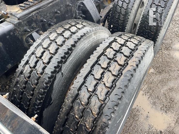 2009-peterbilt-386-image-27