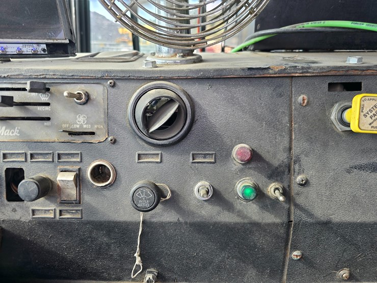 1996-mack-mr688s-image-50