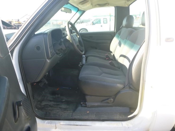 2005-chevrolet-3500-image-8