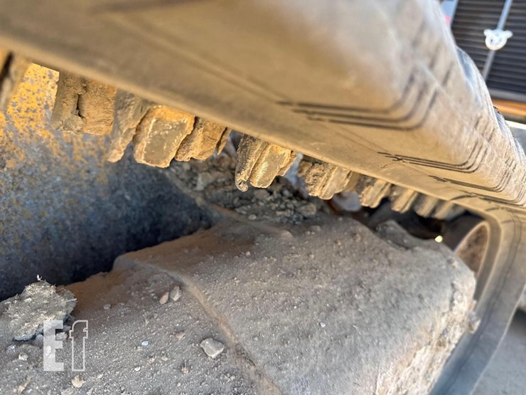 2017-deere-323e-image-15