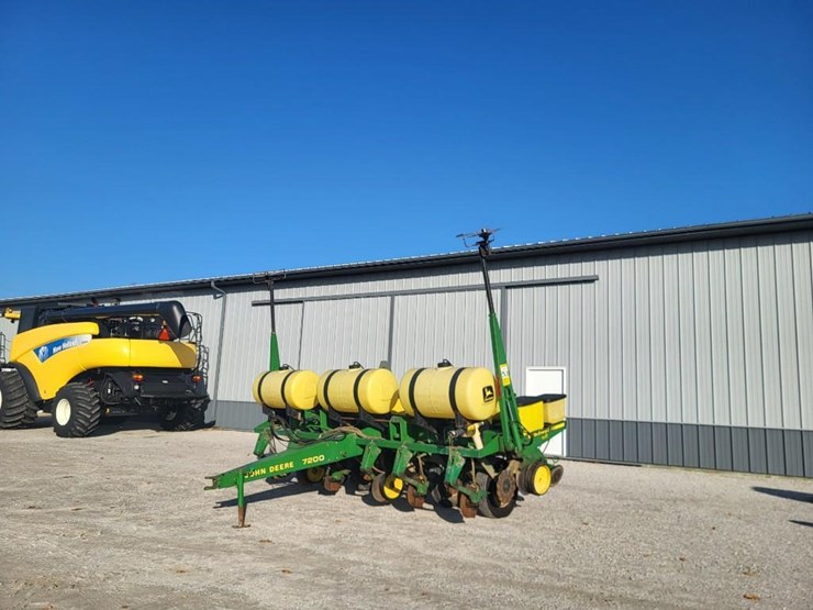 john-deere-7200-image-1