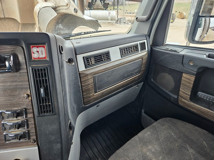 freightliner-122sd-image-79