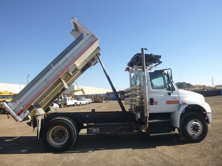 2005-international-durastar-4400-image-9