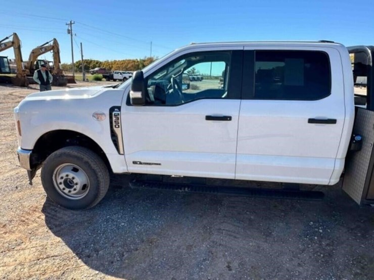 2024-ford-f350-image-8