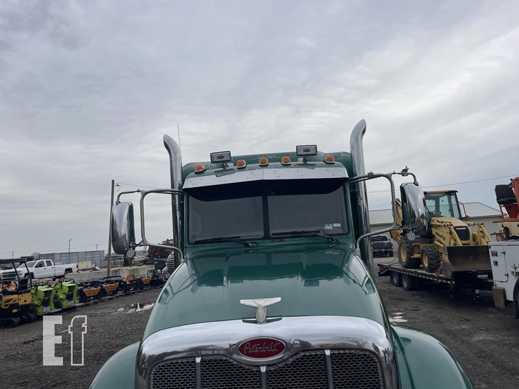 2009-peterbilt-386-image-3