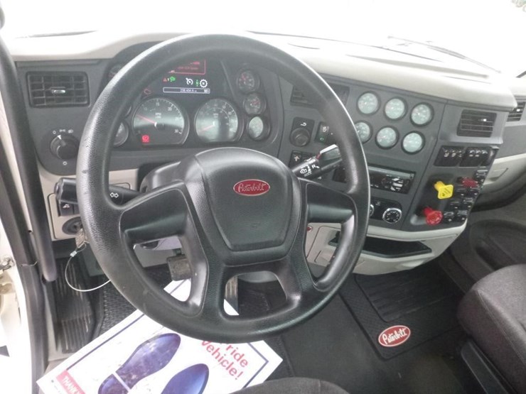 2019-peterbilt-567-image-19