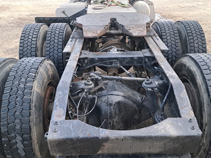 2010-peterbilt-386-image-37