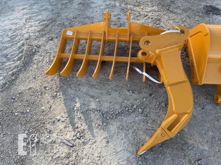 cat-305-excavator-attachments-image-3