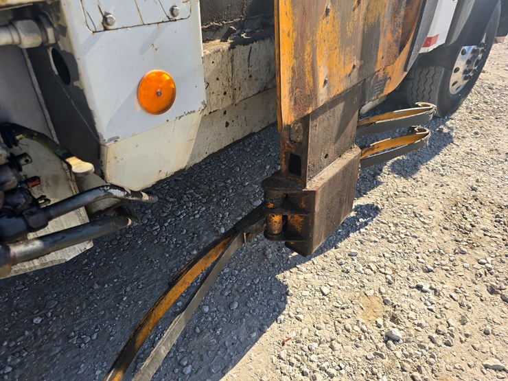 2007-mack-le613-image-100