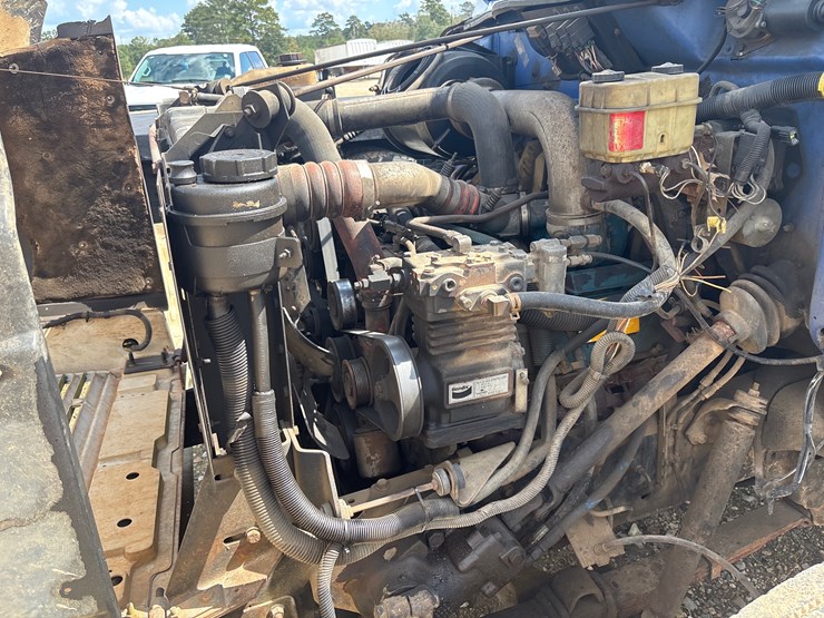 international-4700-image-15