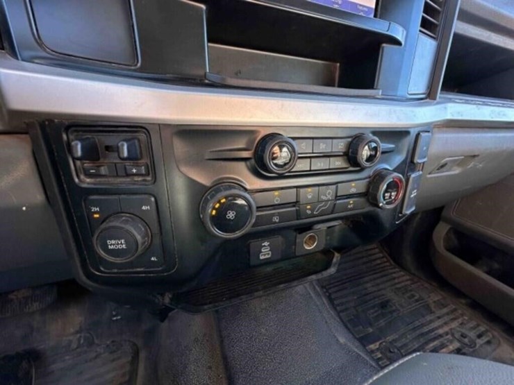 2023-ford-f350-image-39