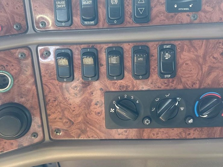 2010-peterbilt-387-image-19