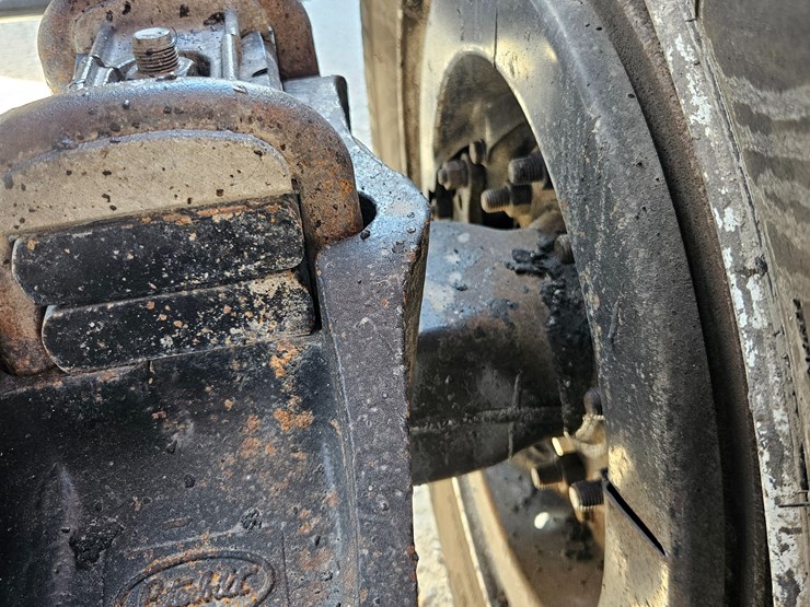 2009-peterbilt-365-image-100