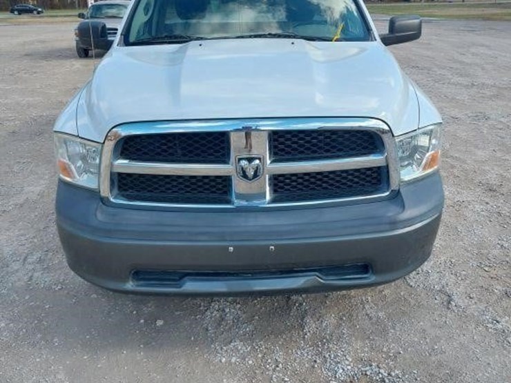 2011-dodge-1500-image-2