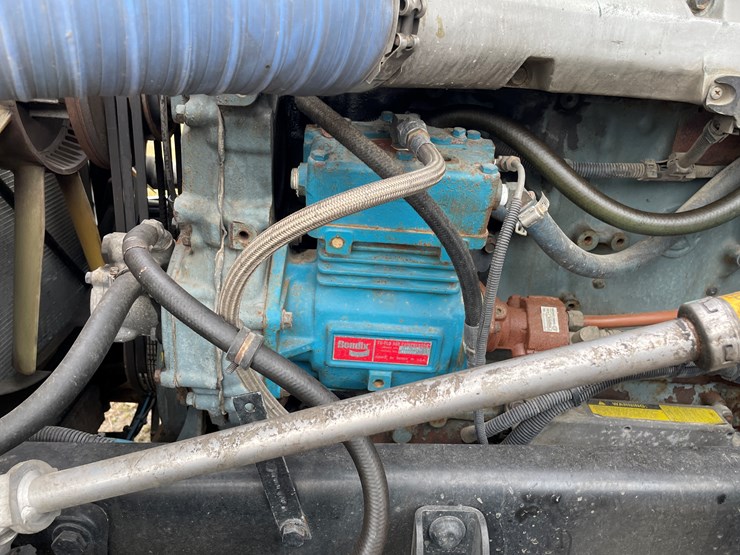 #1043-•-2009-freightliner-semi-(wi-title-in-delay)-image-70