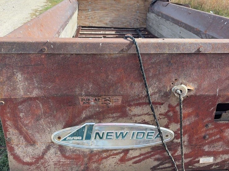 new-idea-manure-spreader,-single-axle,-wood-floor,-540pto,-has-a-hole-in-floor,-is-in-working-order,-just-needs-a-new-floor,-hyd.-slop/end-gate,-rear-beater-image-12