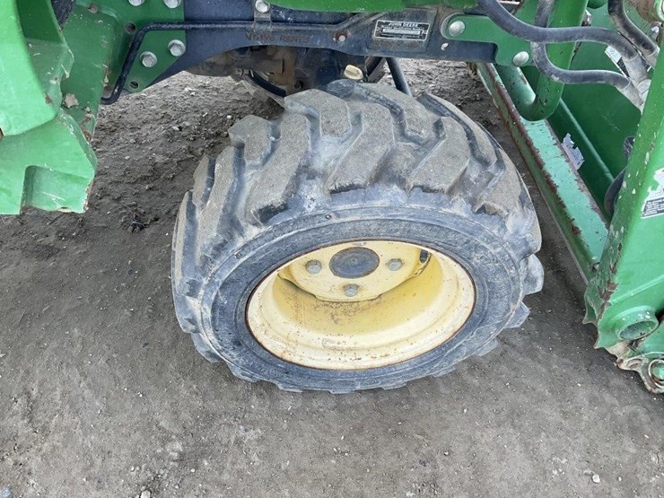 john-deere-2320-image-17