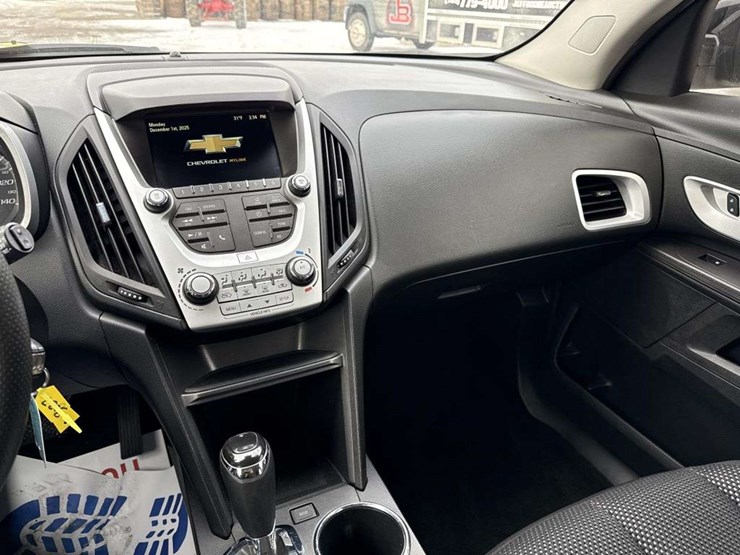 2017-chevrolet-equinox-lt-image-16