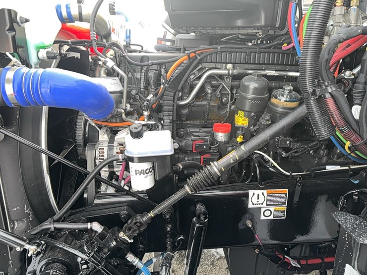 peterbilt-567-image-12