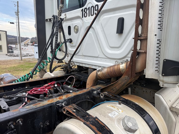 #29767-•-2018-freightliner-cascadia-tandem-axle-truck-tract-image-20