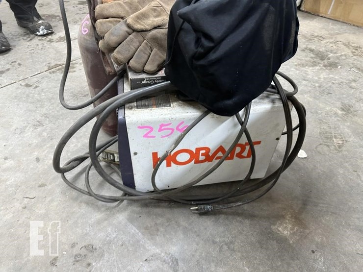 hobart-handler-125-welder-&-supplies-image-2