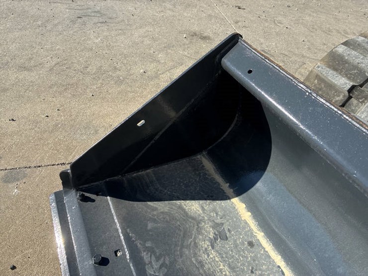 new-holland-c334-image-12