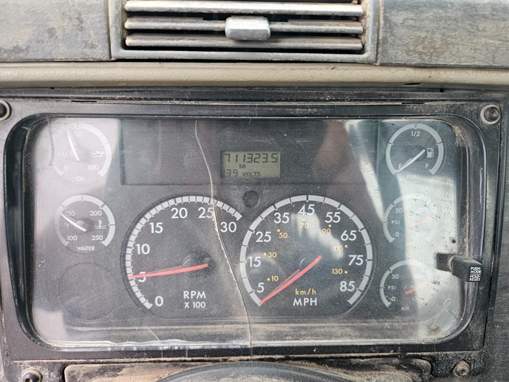 freightliner-columbia-120-image-85