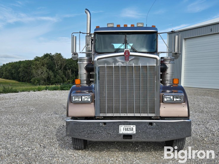 2013-kenworth-w900-image-2