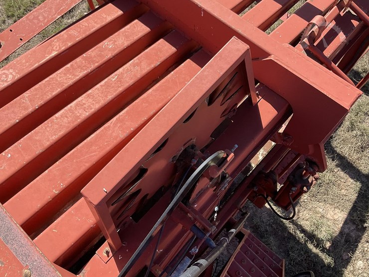 1980-hesston-4900-image-23