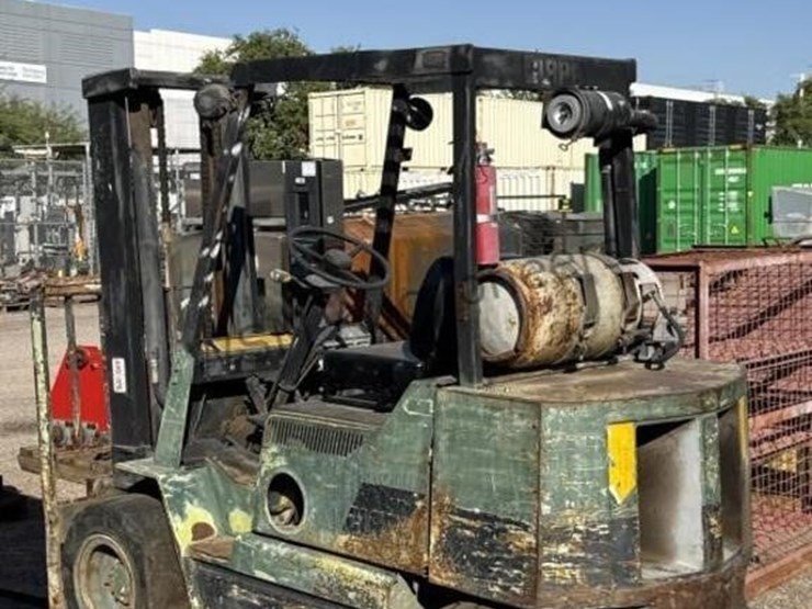 clark-gps25mp-forklift-image-3