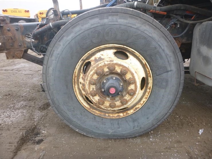 international-7600-image-14