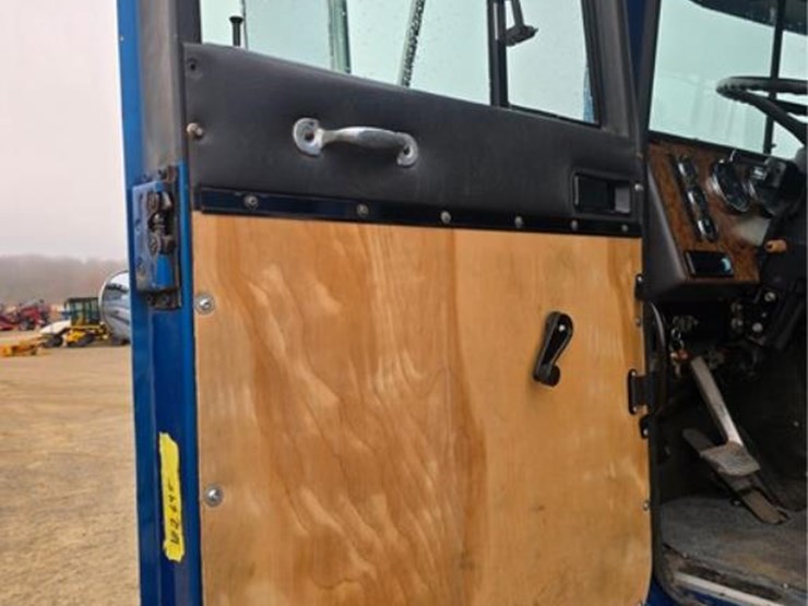 international-9400-image-27