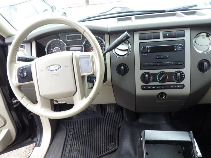 2011-ford-expedition-image-9
